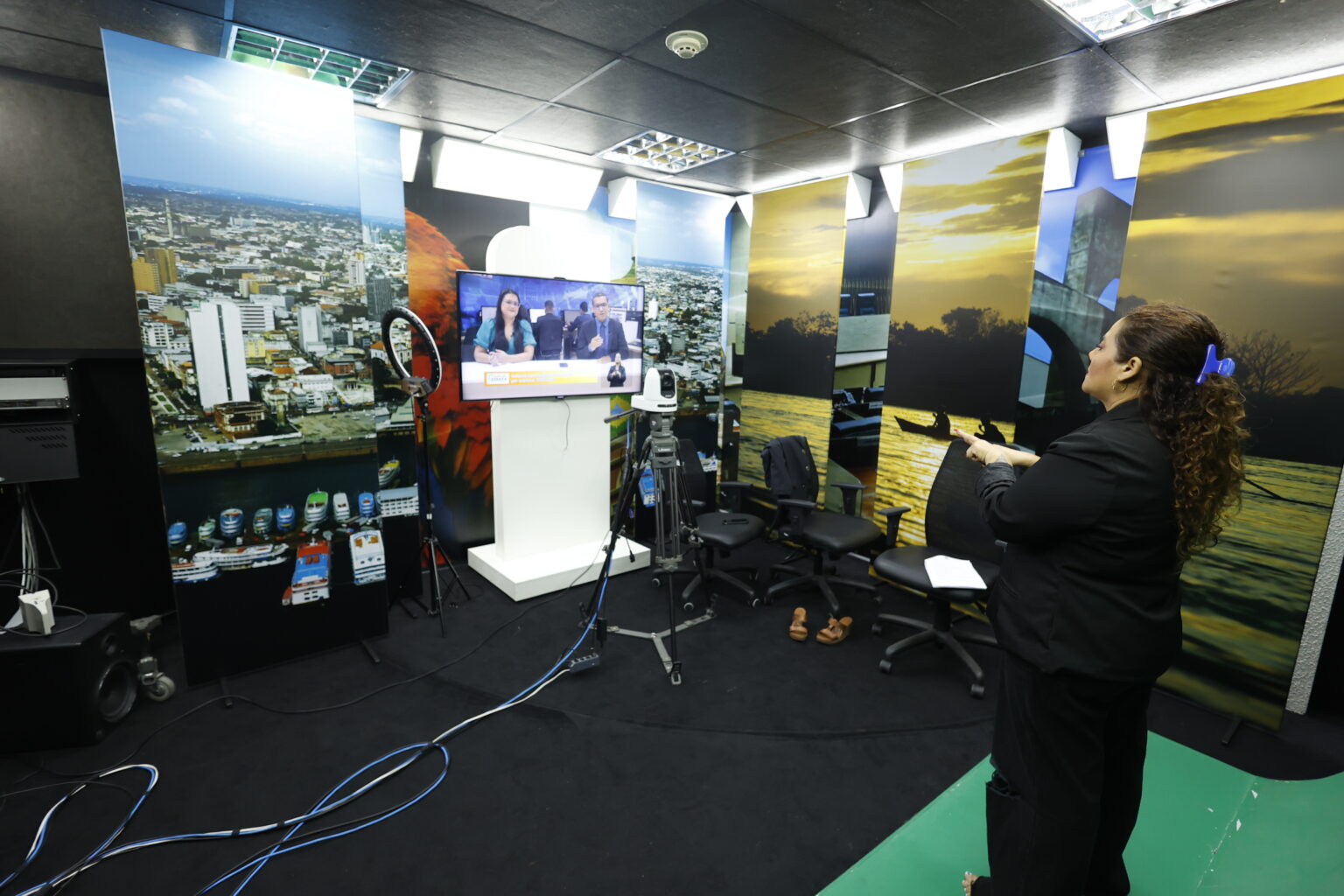 TV Câmara lança primeiro telejornal ao vivo com interpretação em Libras