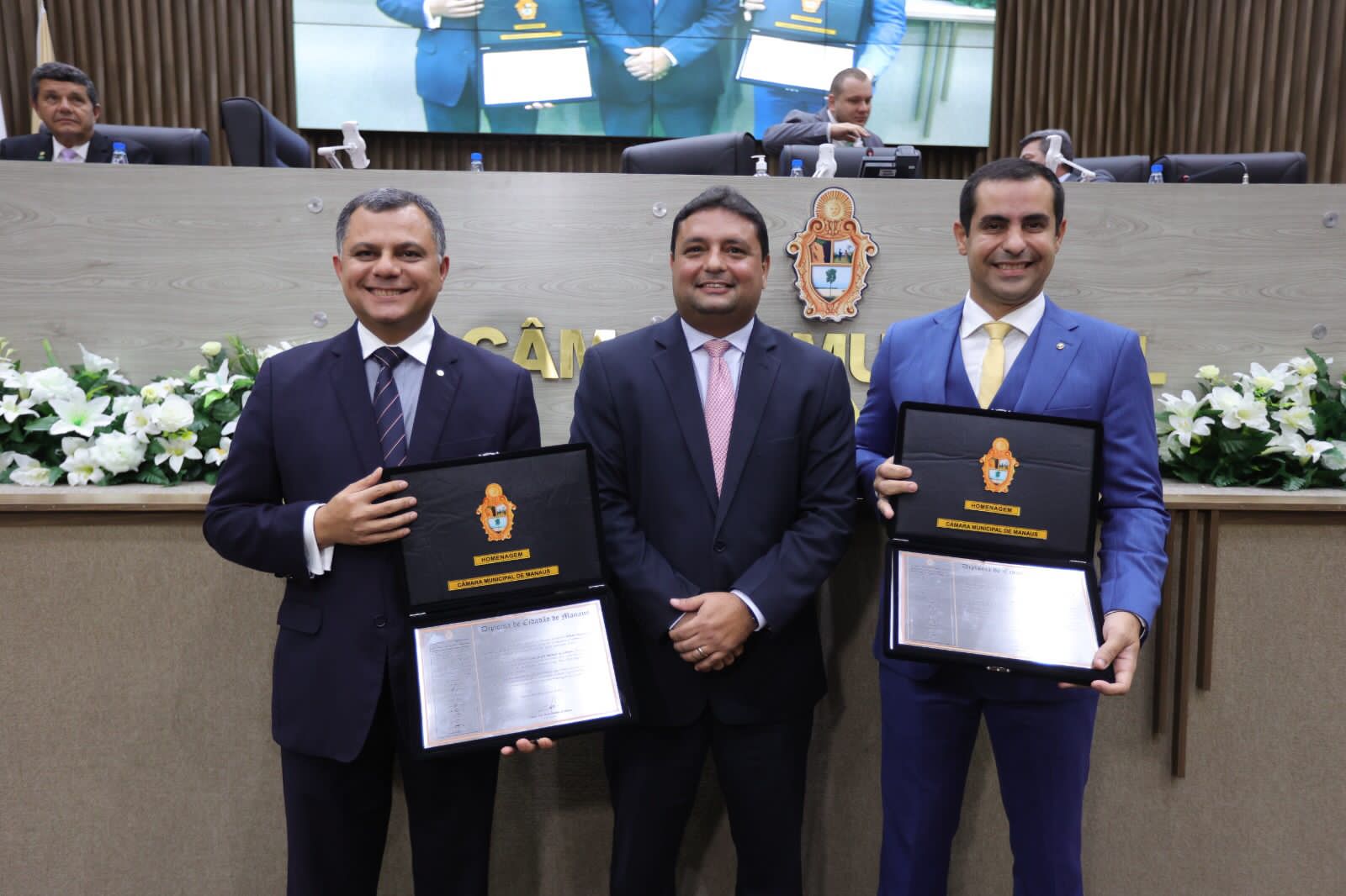 Procurador e Defensor recebem título de Cidadão de Manaus na CMM