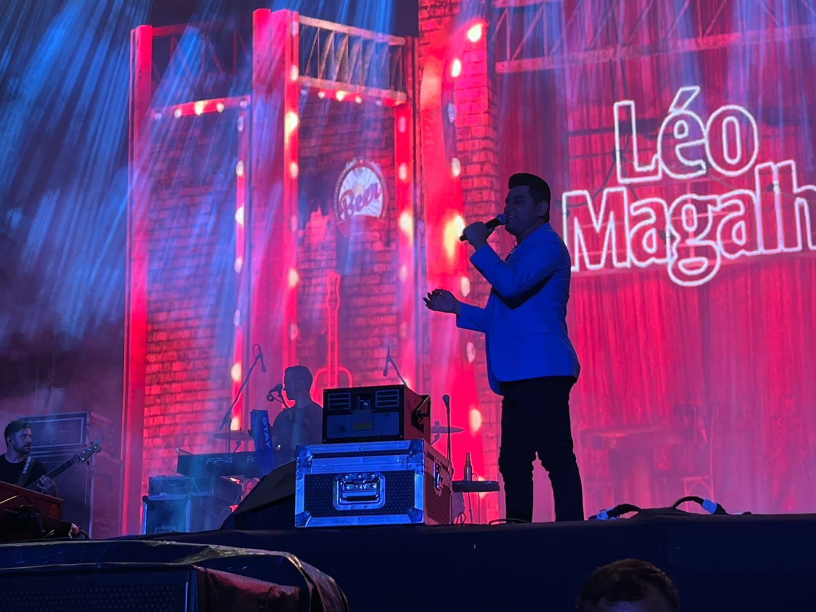 Léo Magalhães contagia público e fãs no palco do Sou Manaus 2023