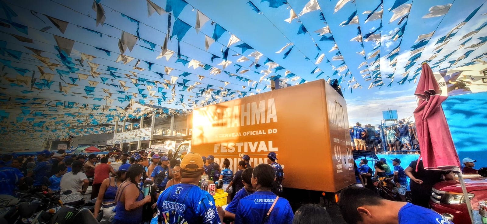 Troféu Brahma e Caminhão de Cerveja dão sabor da vitória ao Boi Caprichoso, campeão do Festival de Parintins 2024
