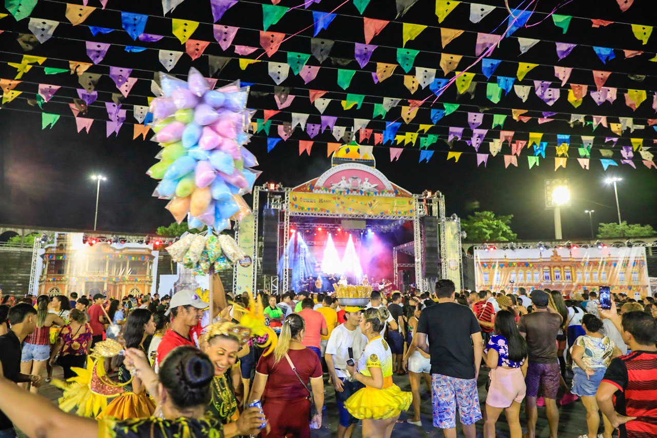 Grupos e Banda Canários abrem Festival Folclórico do Amazonas