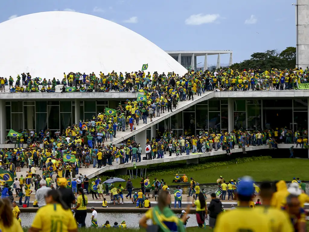 A absolvição política de Lula e a anistia aos baderneiros do 8 de Janeiro