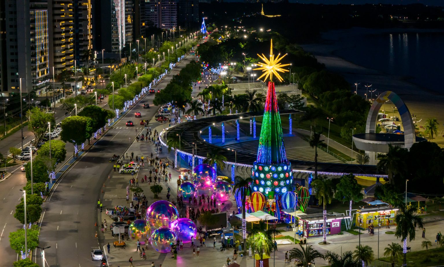 Ponta Negra recebe árvore do ‘Natal dos Sonhos’